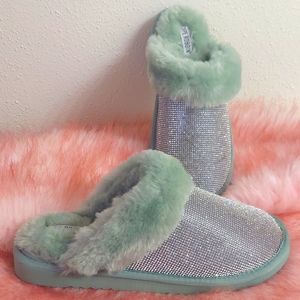 Brand New Mint Green Crystal Faux Fur Lounge Slippers